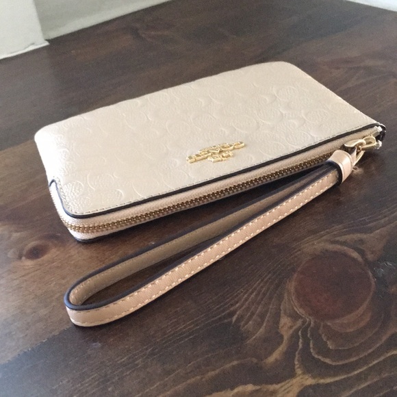 Coach platinum signature C debossed wristlet NWT - Picture 5 of 8